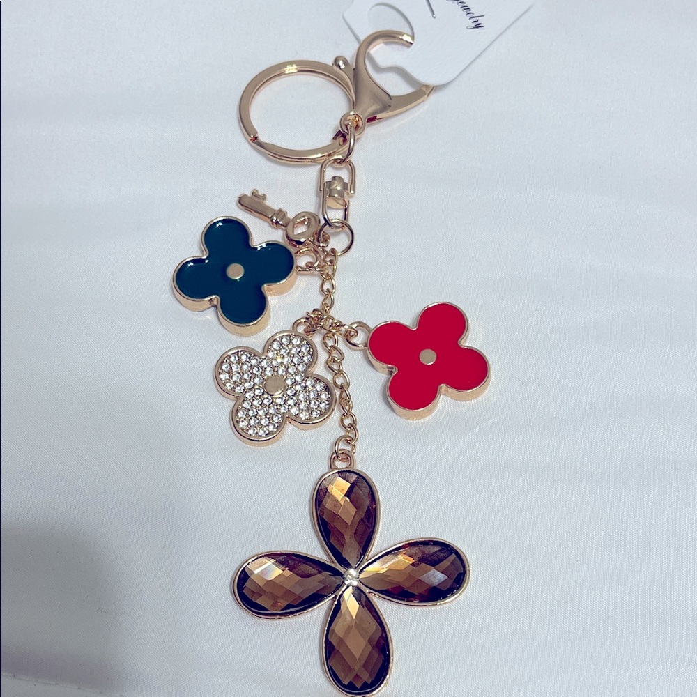 This is a gorgeous keychain for keys purse pocketbook gorgeous beautiful NWT